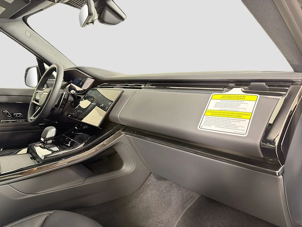 New 2026 Santorini Black Land Rover Dynamic SE image 31