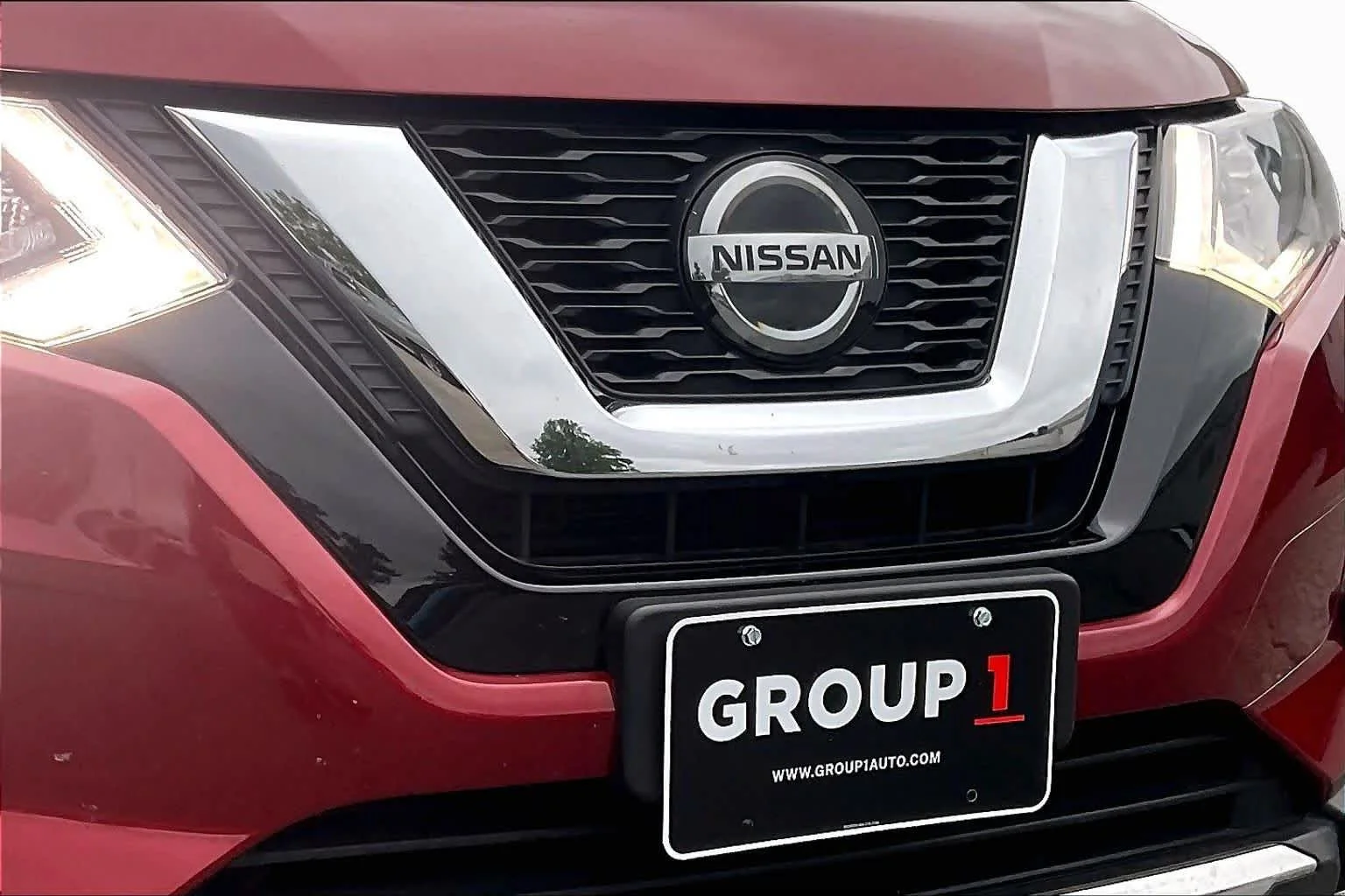 Used 2020 Scarlet Ember Tintcoat Nissan SV image 31