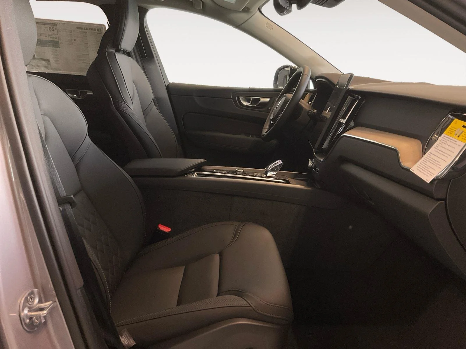 2026 Volvo XC60 Plus - Photo 15