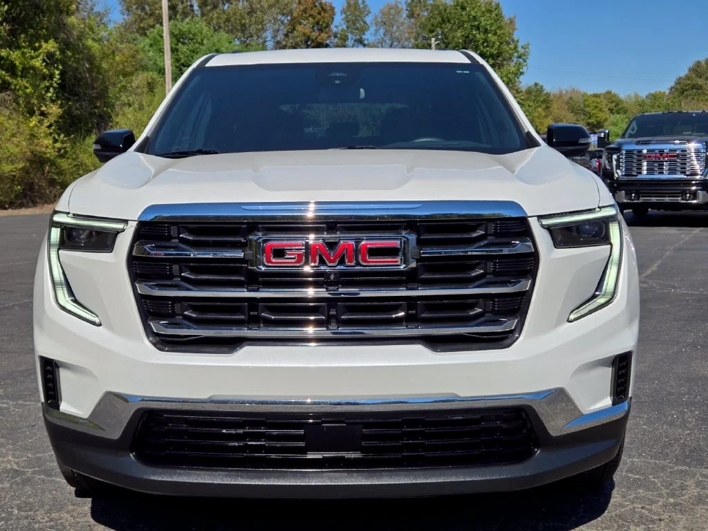 Used 2025 White GMC Elevation image 8