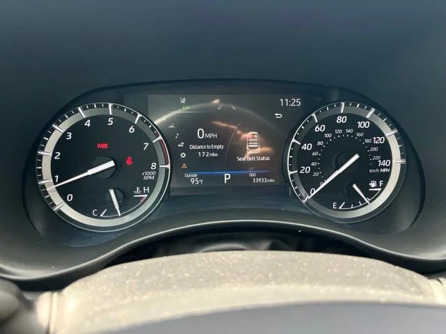 Used 2021 Silver Toyota XLE image 9