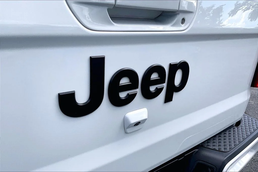 Used 2023 White Jeep High Altitude image 35