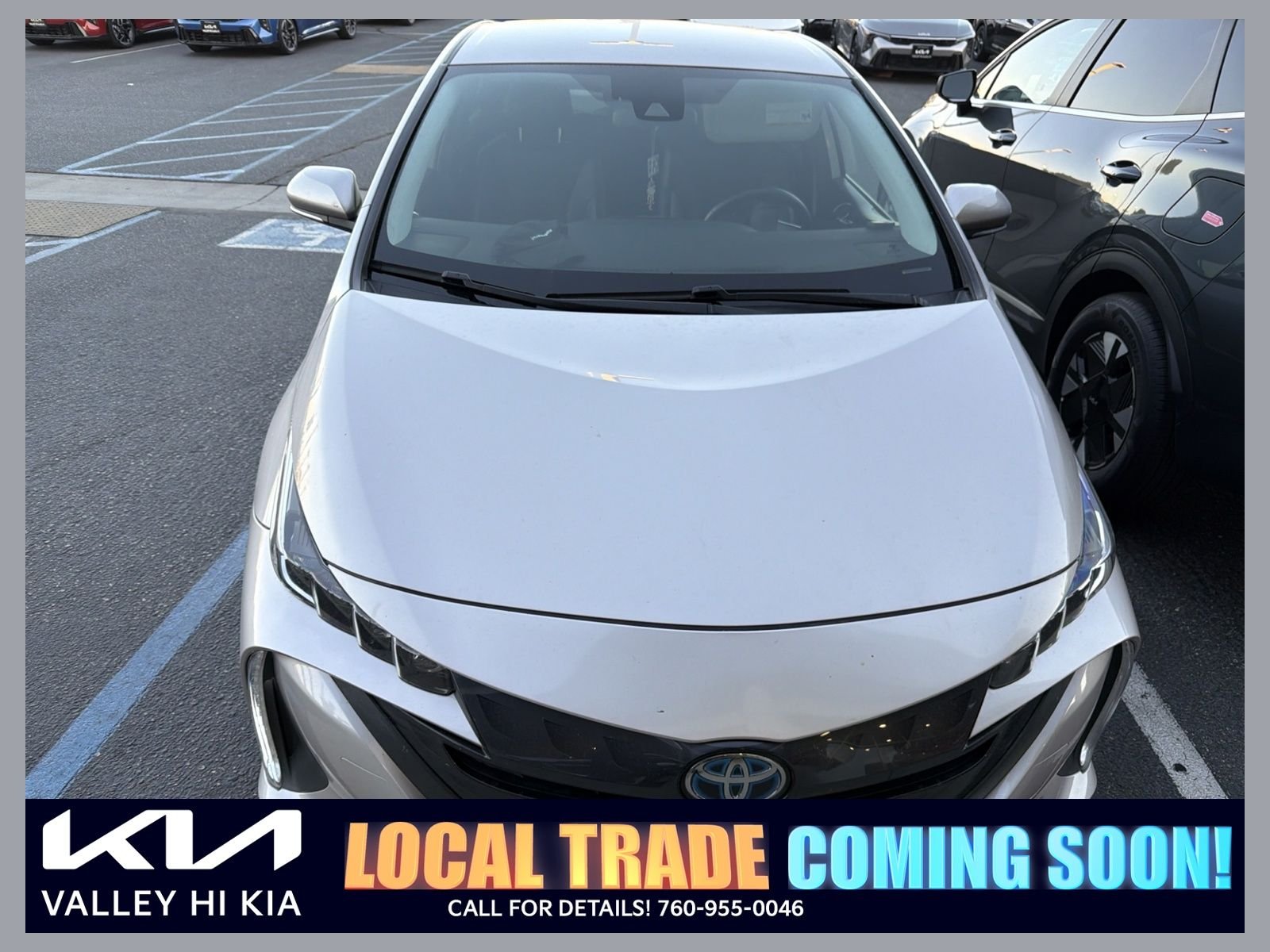 Used 2022 Titanium Glow Toyota XLE image 1