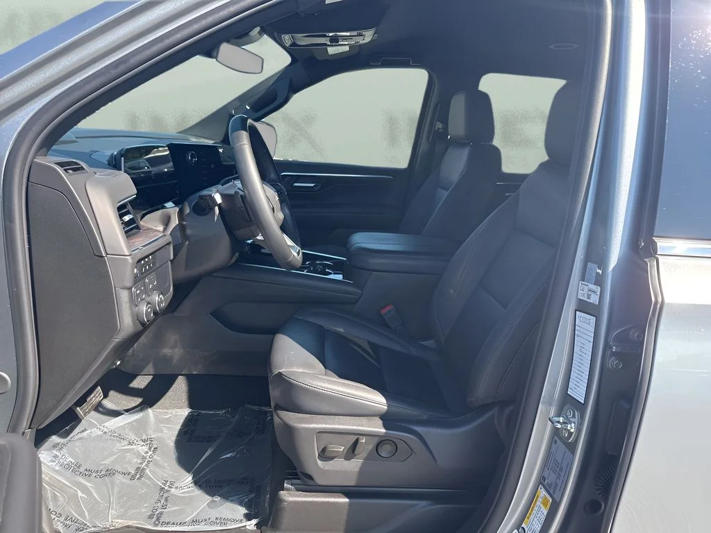 Used 2025 Gray Chevrolet LT image 9