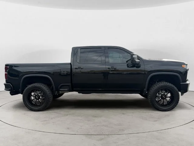 Used 2022 Black Chevrolet High Country image 5