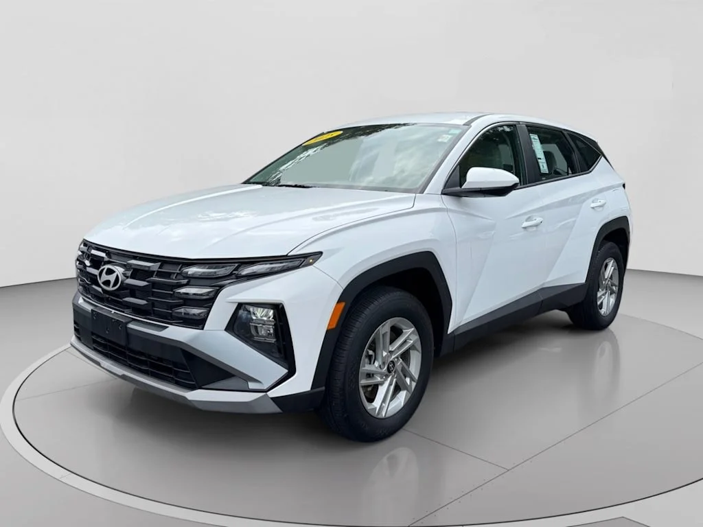 Used 2025 White Hyundai SE image 16