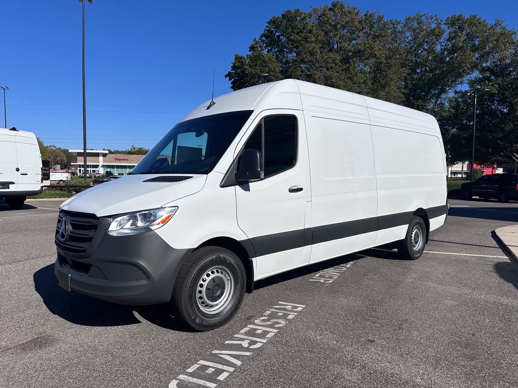 New 2026 Arctic White Mercedes-Benz Cargo 170 WB image 5