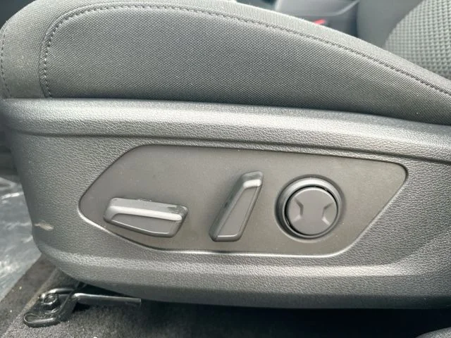New 2026 Glacial White Pearl Kia LX image 16