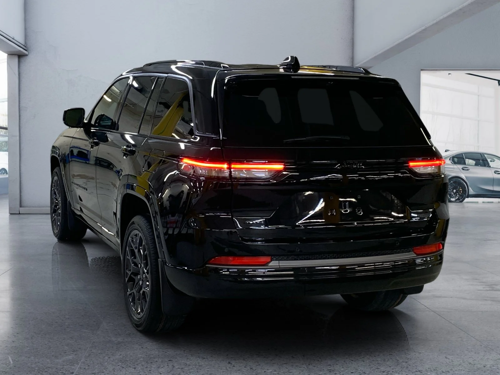 New 2026 Diamond Black Crystal Pearl Jeep Summit image 3