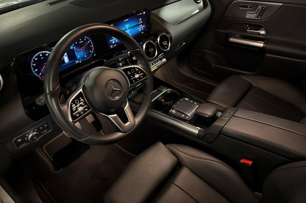 Used 2023 Iridium Silver Metallic Mercedes-Benz GLA 250 image 9