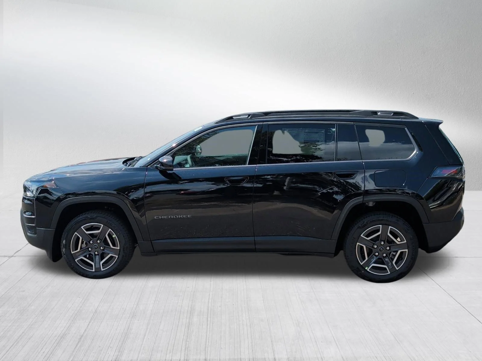 New 2026 Diamond Black Crystal Pearl-Coat Exterior Paint Jeep Limited image 4