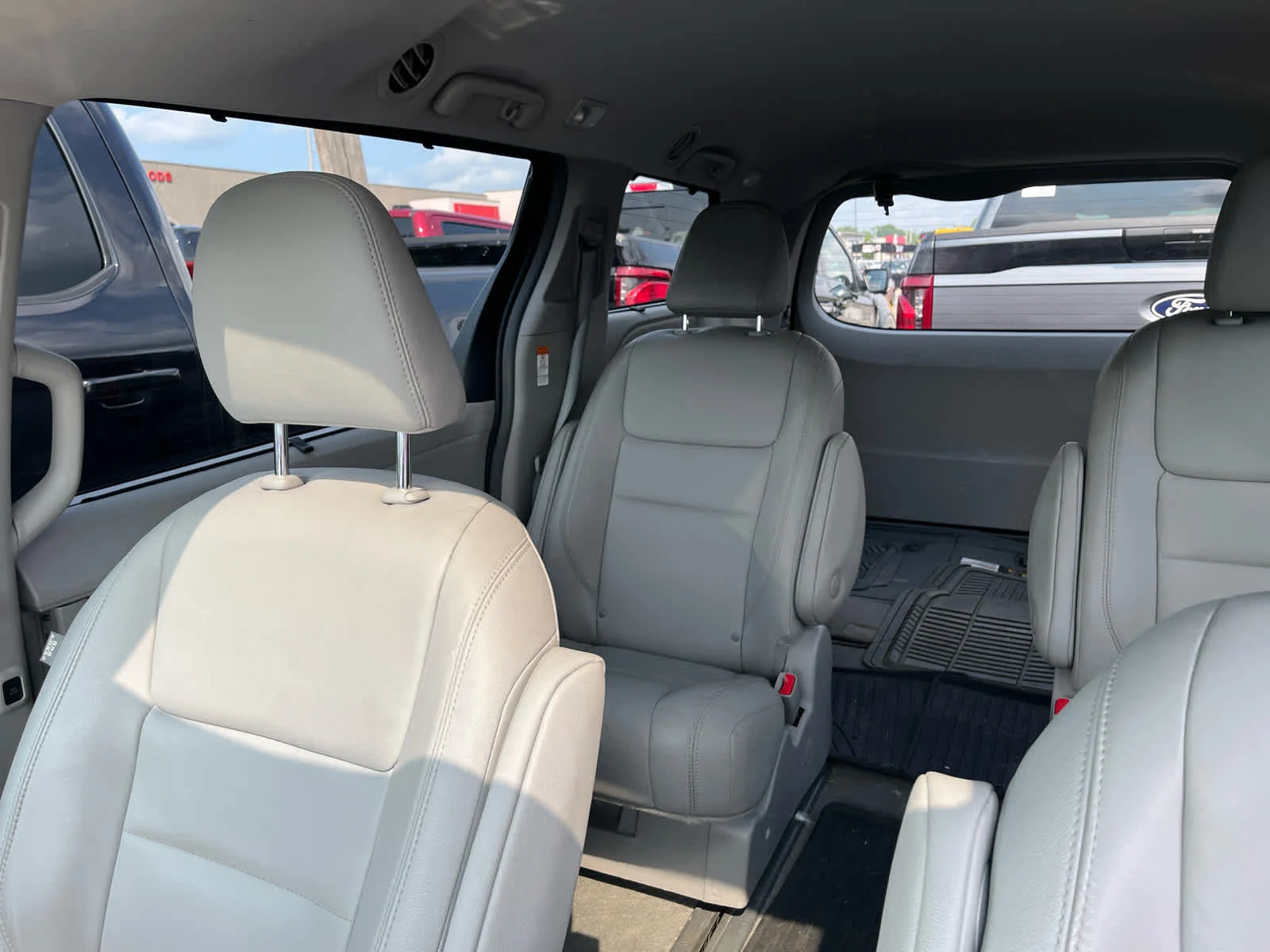 Used 2019 Predawn Gray Mica Toyota XLE image 4