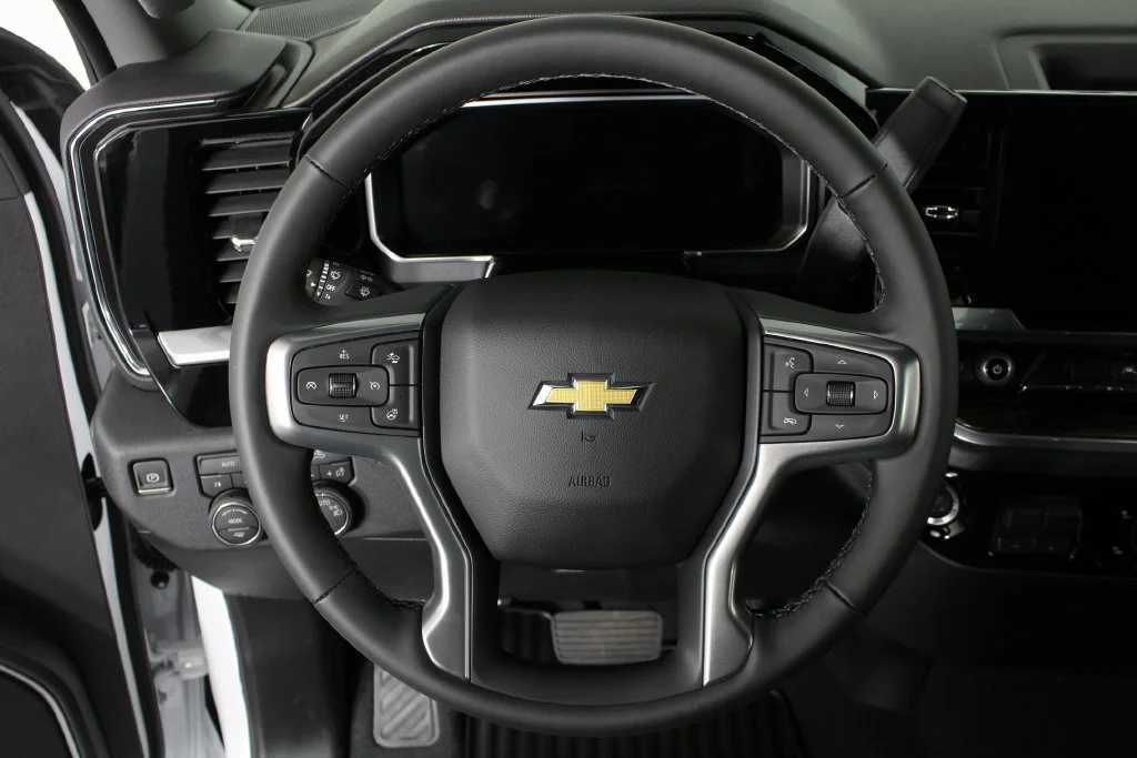 New 2026 Summit White Chevrolet LT (2FL) image 24