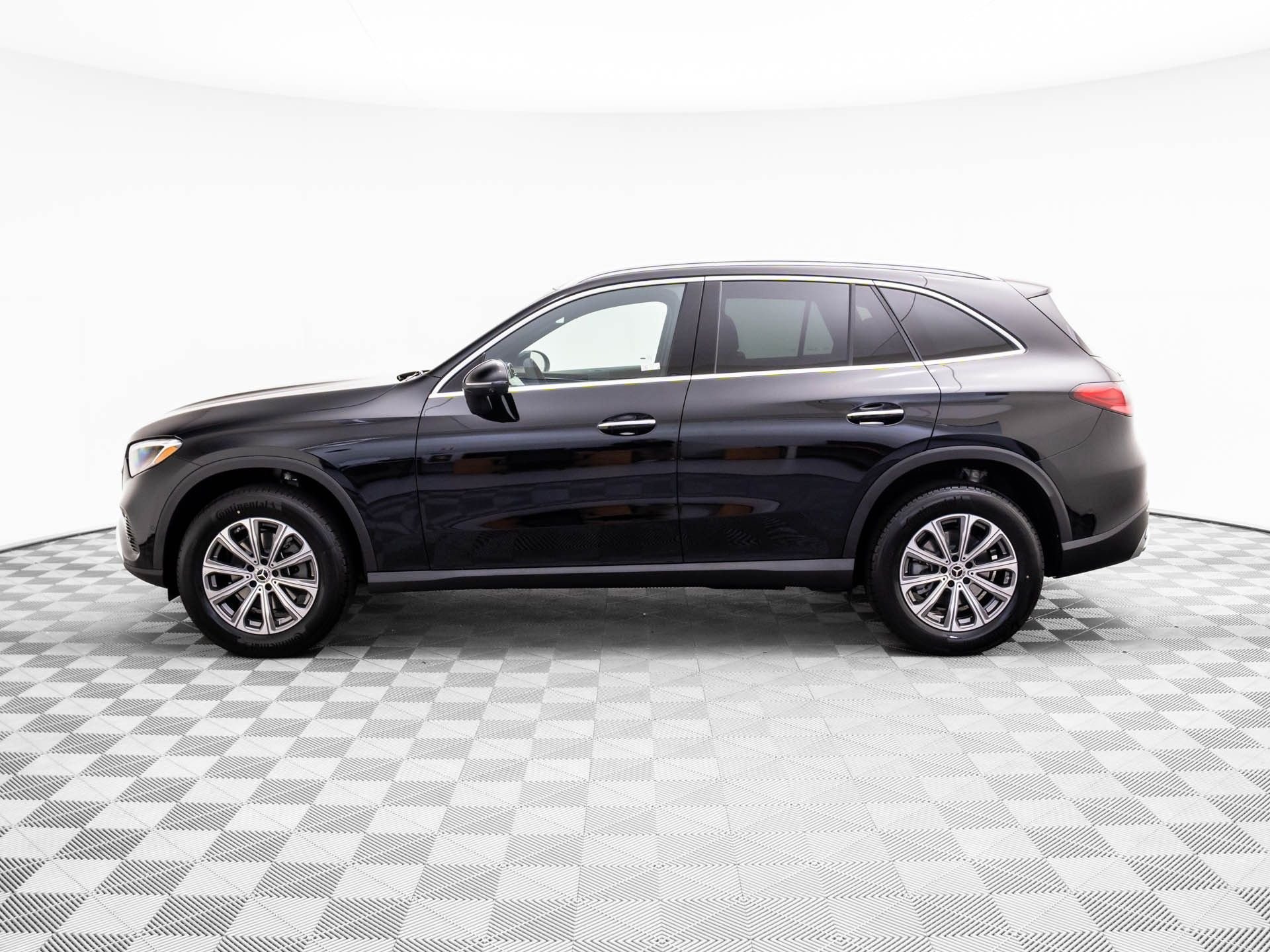 New 2026 Black Mercedes-Benz GLC 300 image 2