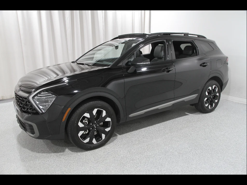 Used 2024 Black Kia X-Line image 3