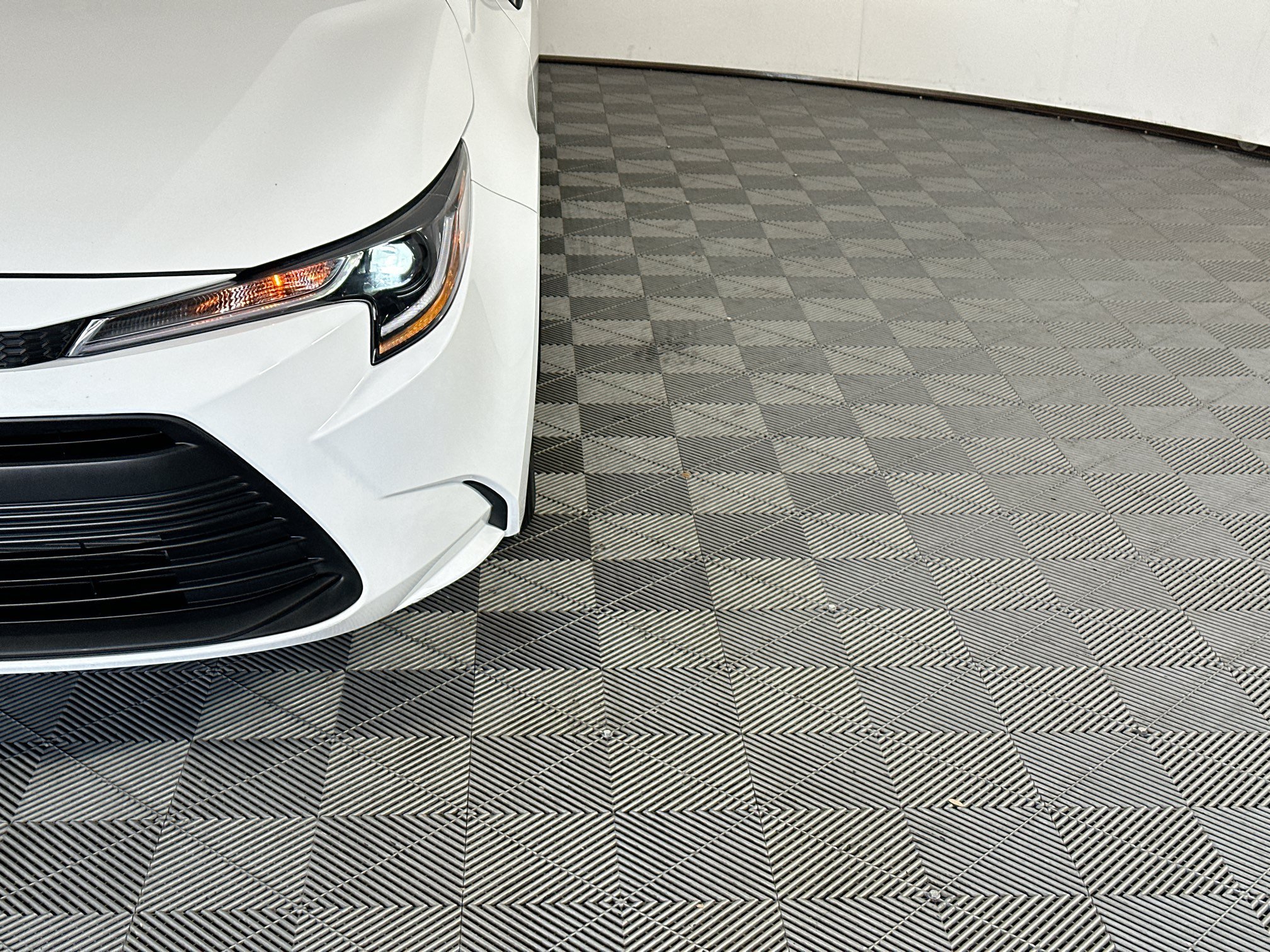 Certified Used 2025 Ice Toyota LE image 9