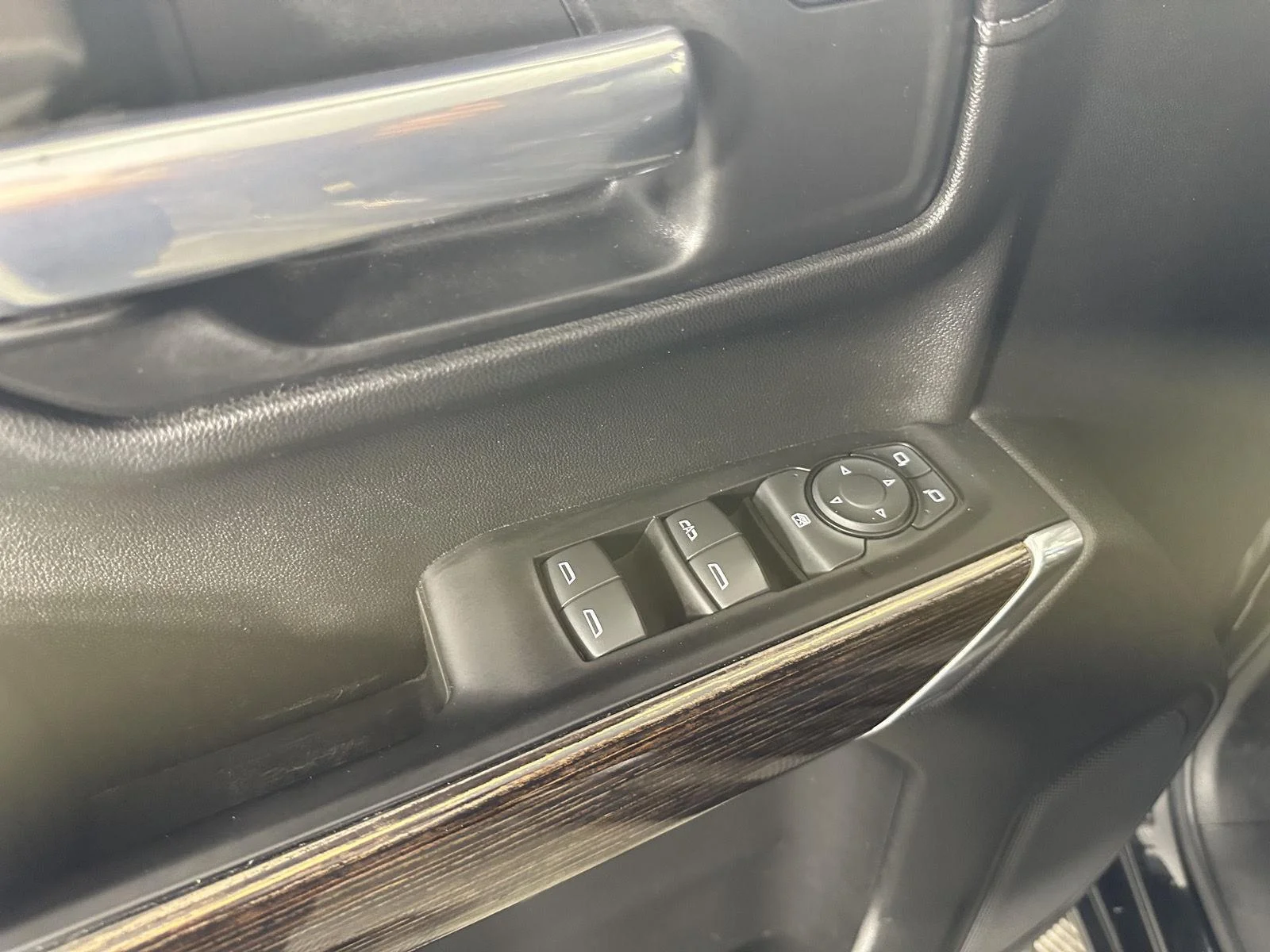 Used 2020 Onyx Black GMC Elevation image 27