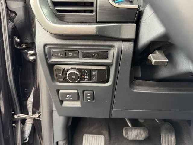 Used 2022 Black Ford XLT image 22