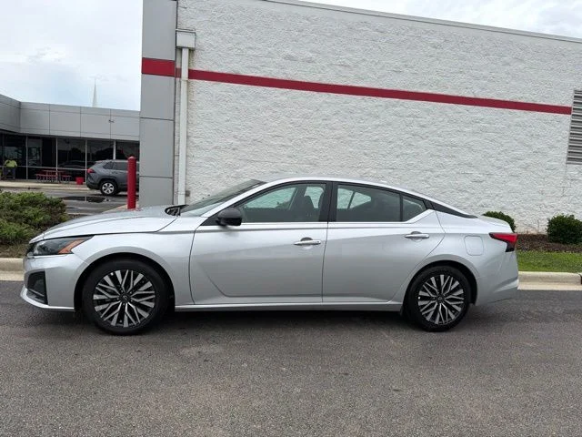 Used 2025 Silver Nissan 2.5 SV image 4
