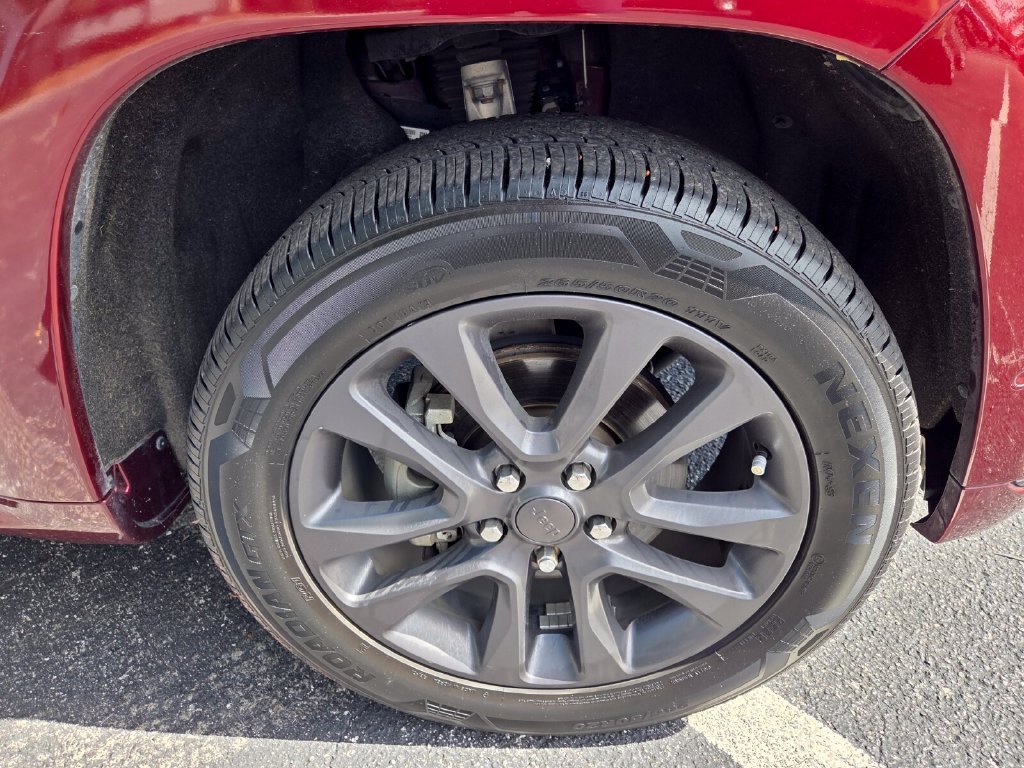 Used 2018 Red Jeep High Altitude image 21