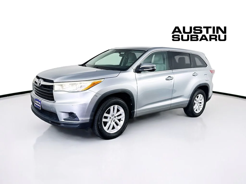 Used 2015 Silver Toyota LE image 3