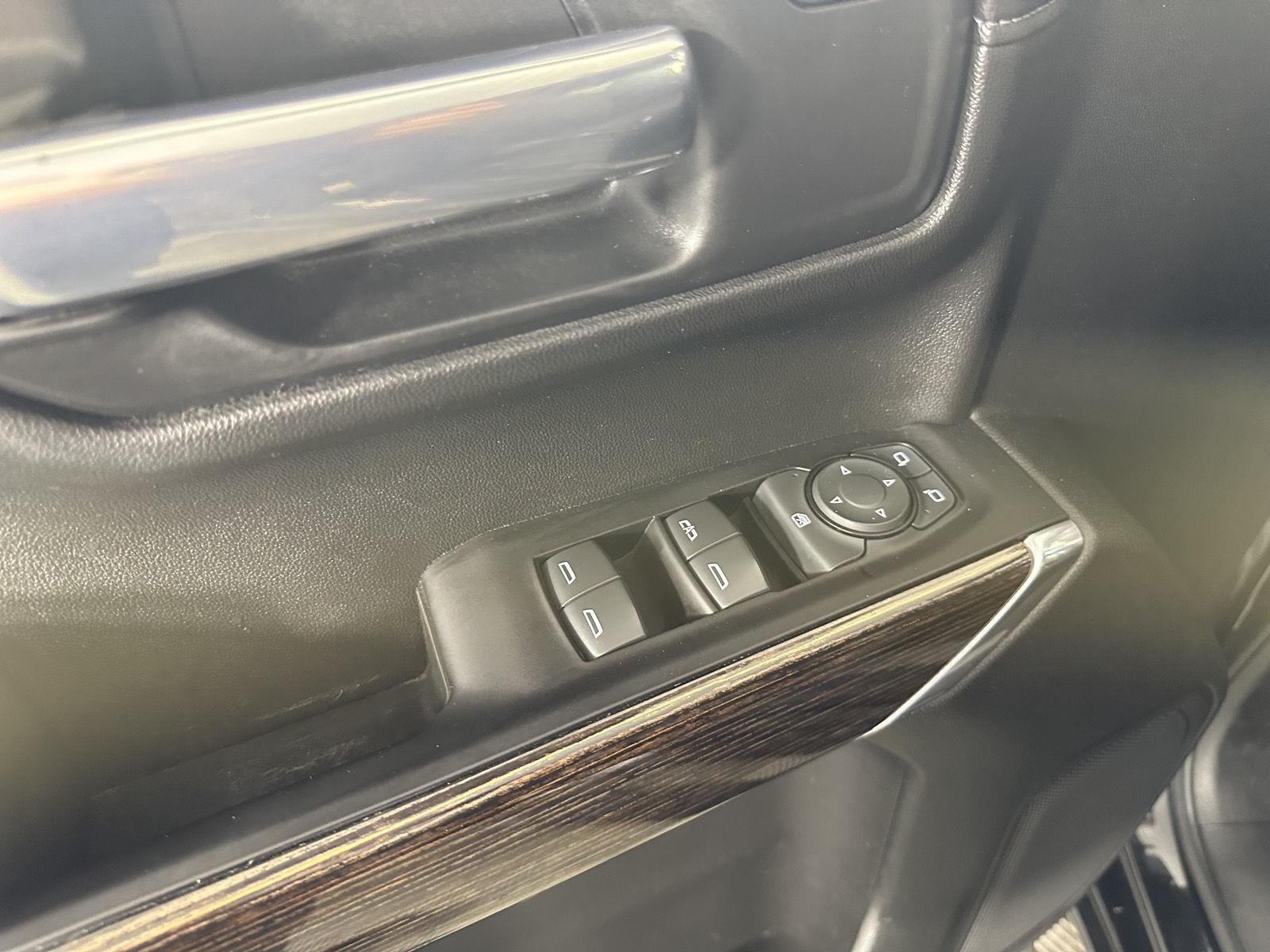 Used 2020 Onyx Black GMC Elevation image 17