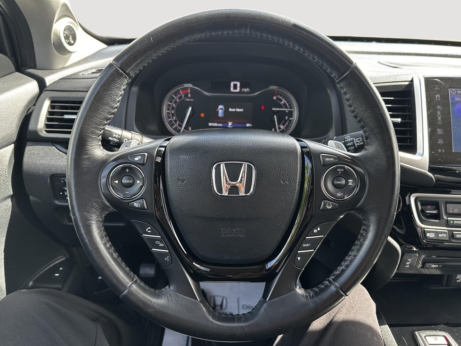Used 2017 Crystal Black Pearl Honda Touring image 16