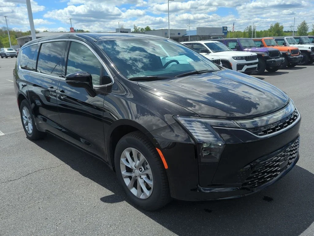 2027 Chrysler Pacifica Select AWD's photo