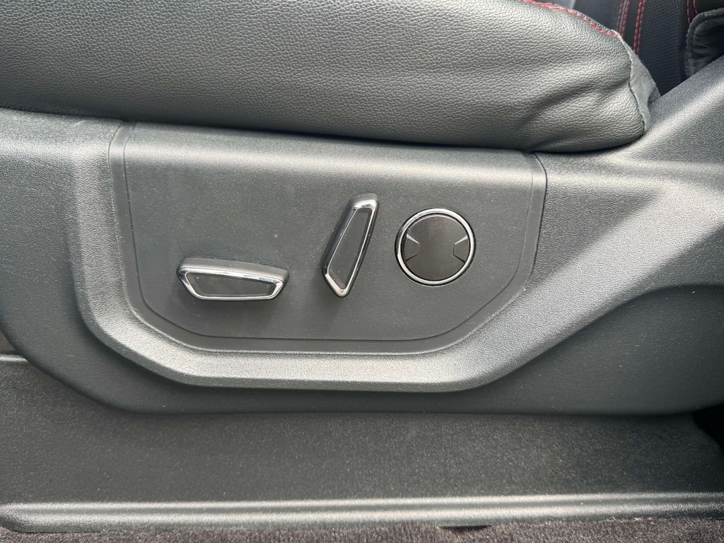 Used 2022  Ford Limited image 17