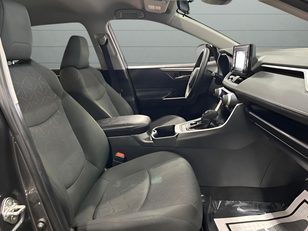 2022 Toyota RAV4 XLE - Photo 27