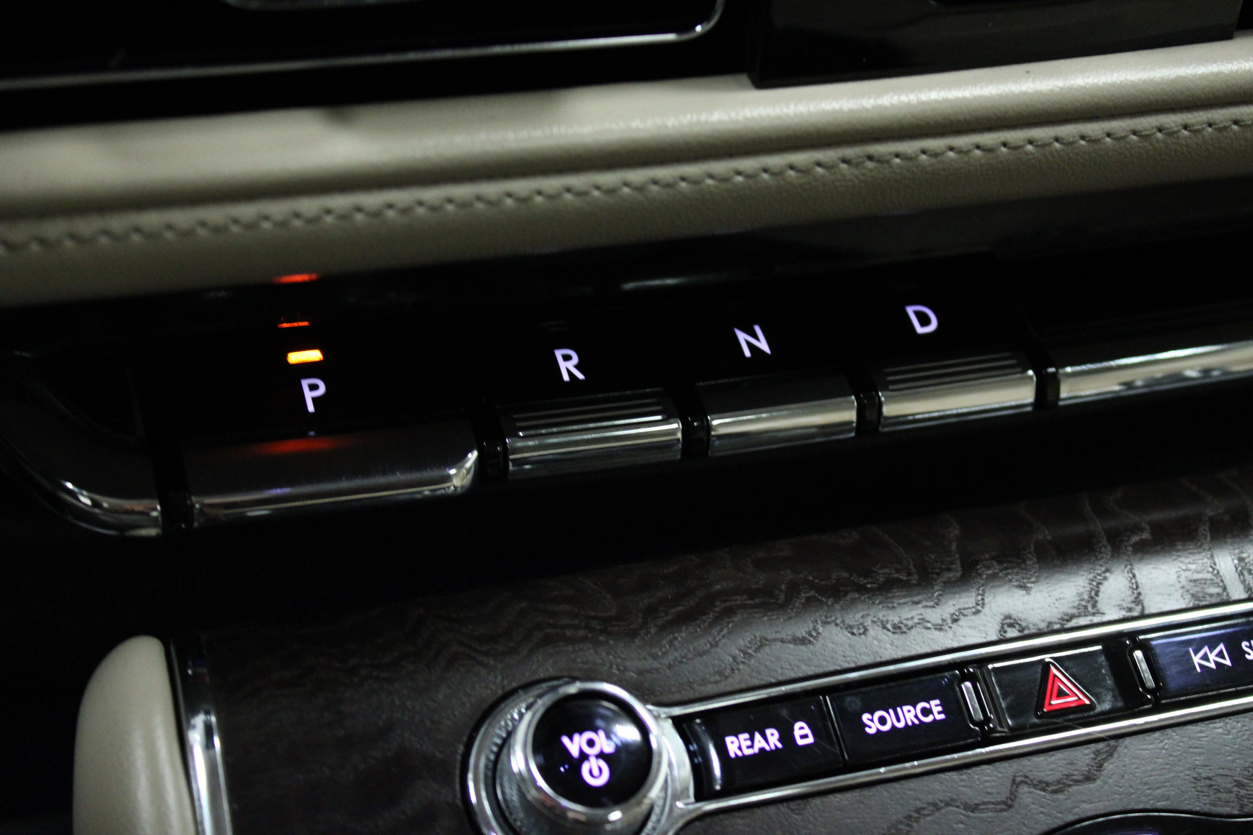 Used 2020 Black Metallic Lincoln Reserve image 24