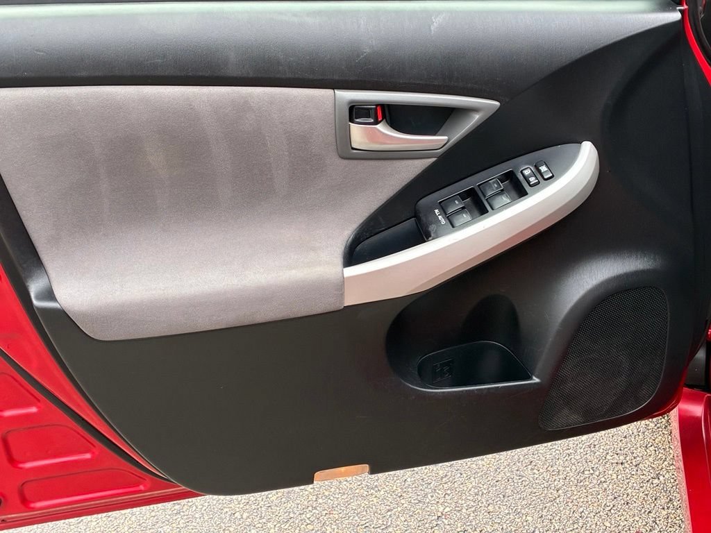 Used 2013 Red Toyota Three image 17