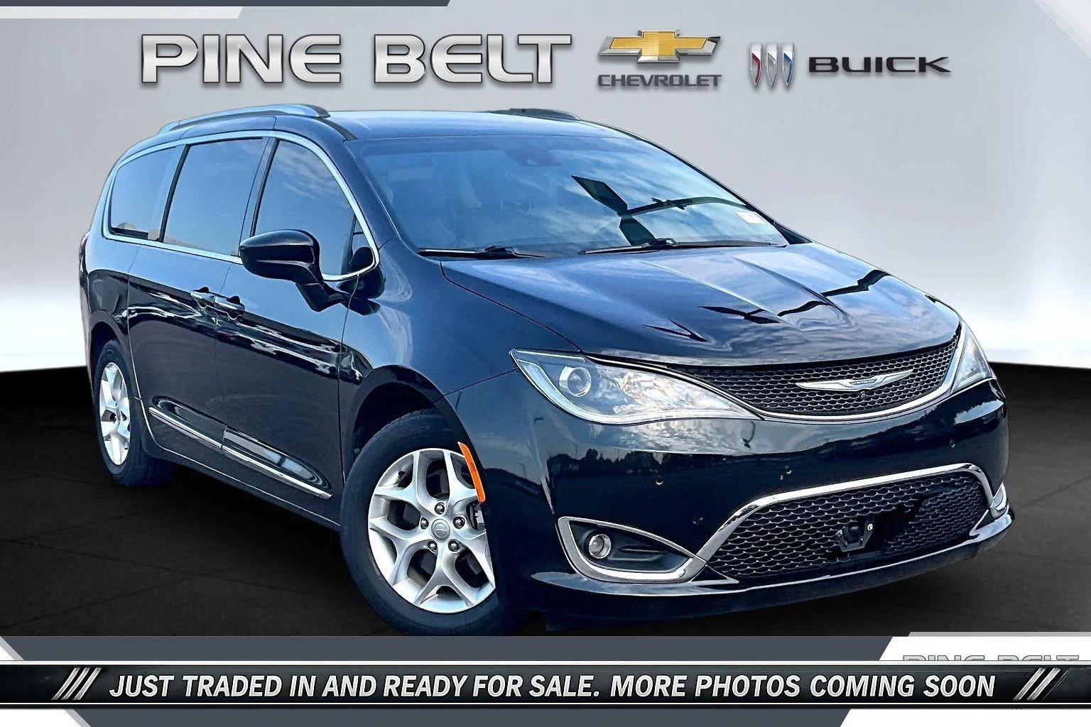 Used 2020 Brilliant Black Crystal Pearlcoat Chrysler Touring L Plus image 1