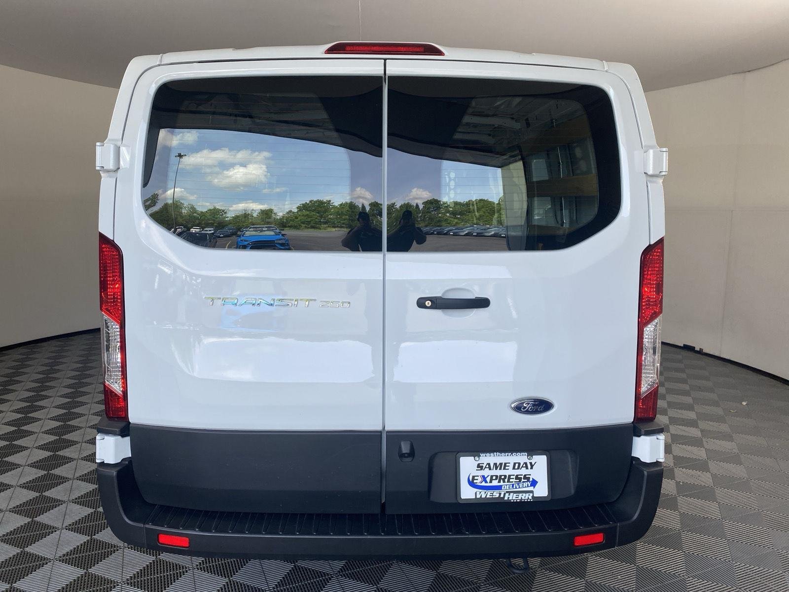 Used 2025 Oxford White Ford Base image 11