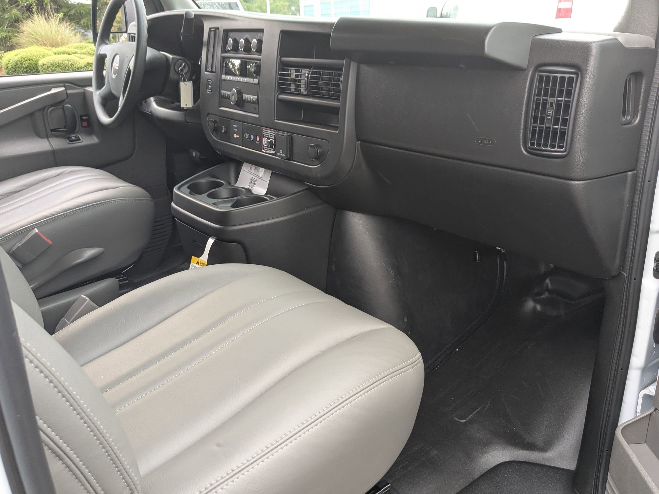 2025 GMC Savana Cargo Work Van - Photo 23