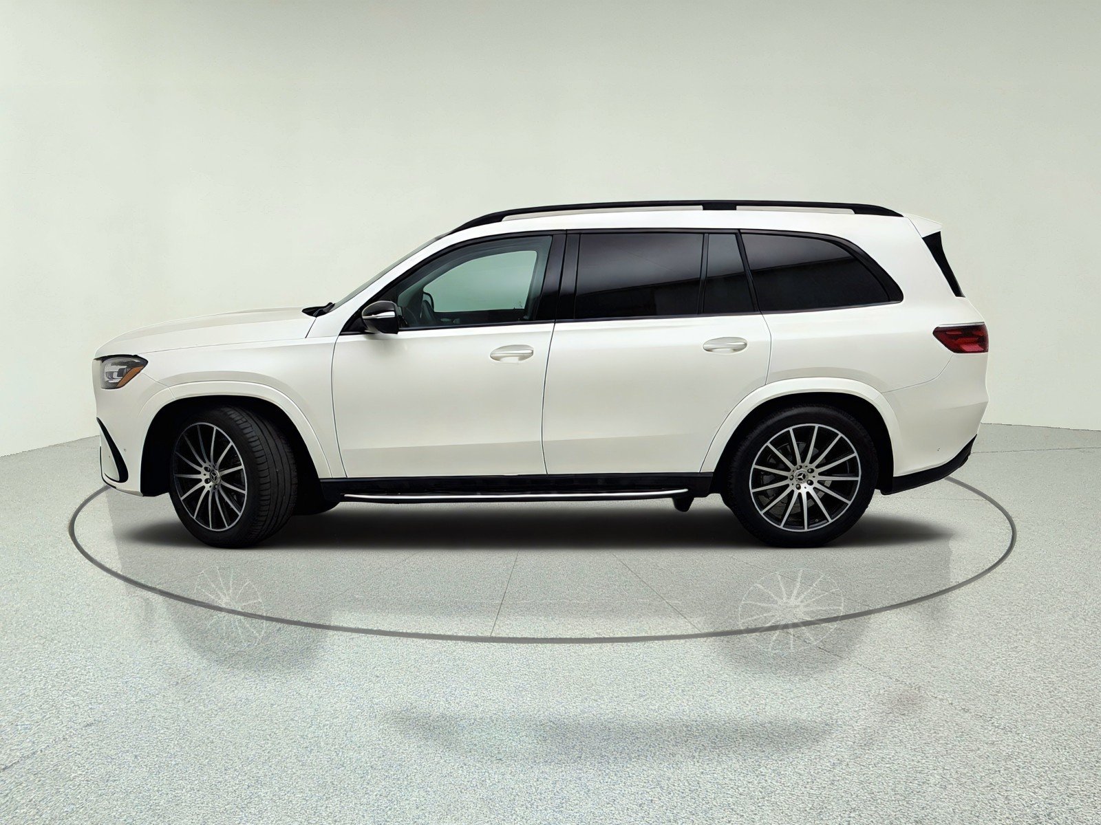 Certified Used 2024 MANUFAKTUR Diamond White Metallic Mercedes-Benz GLS 580 image 14