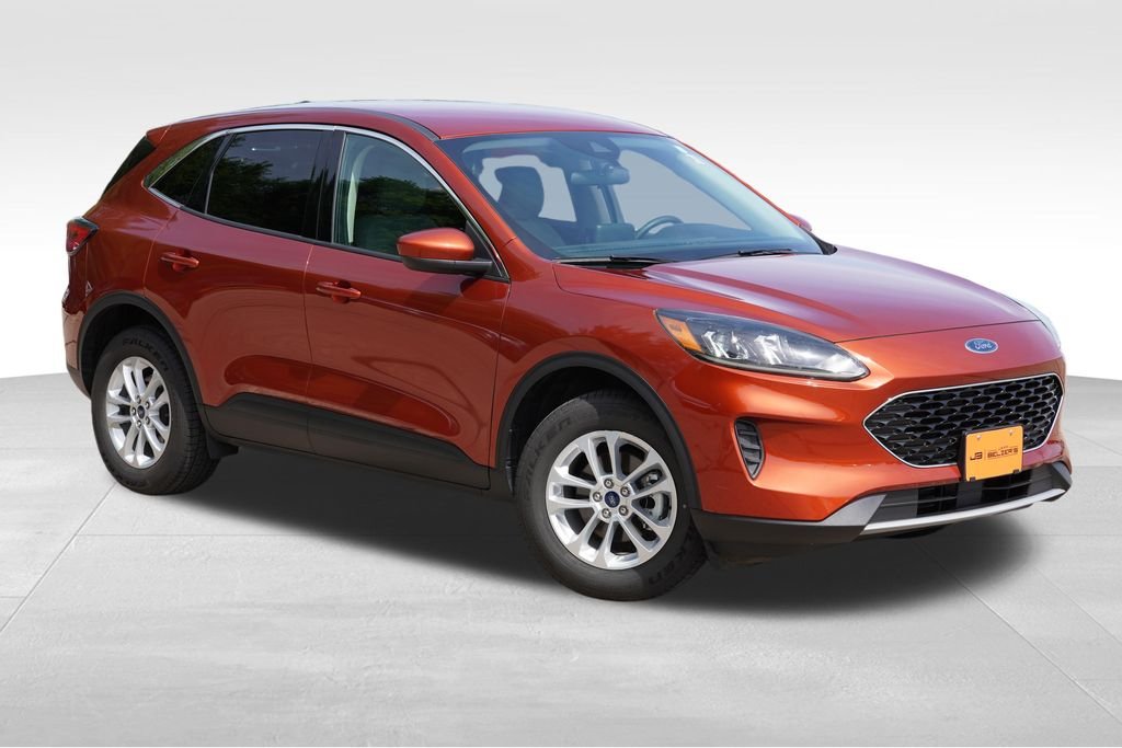 Used 2020 Sedona Orange Metallic Ford SE image 1