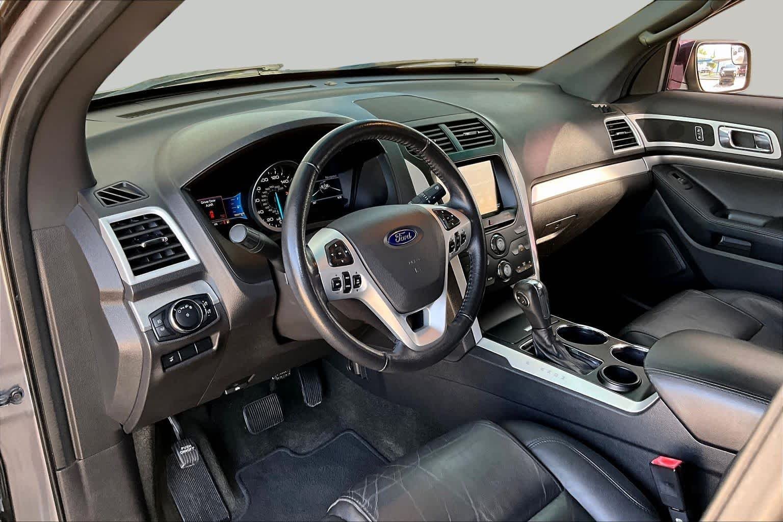 Used 2014 Sterling Gray Metallic Ford XLT image 17