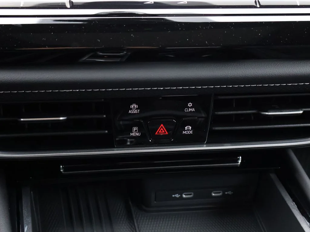 New 2026 Black Volkswagen 2.0T SE w/Technology image 19