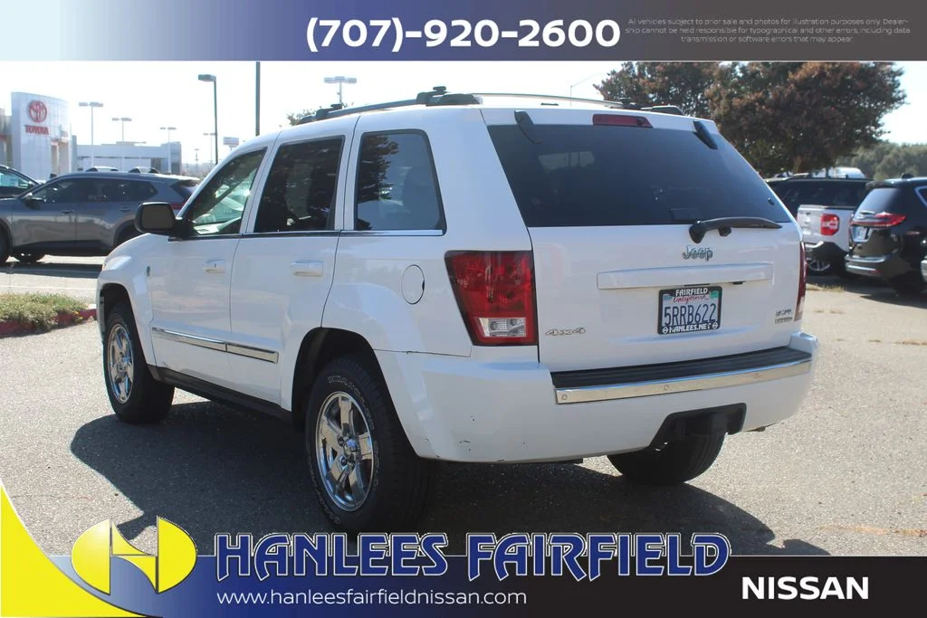 Used 2005 White Jeep Limited image 9