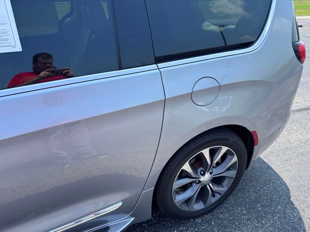 Used 2017 Silver Chrysler Limited image 19