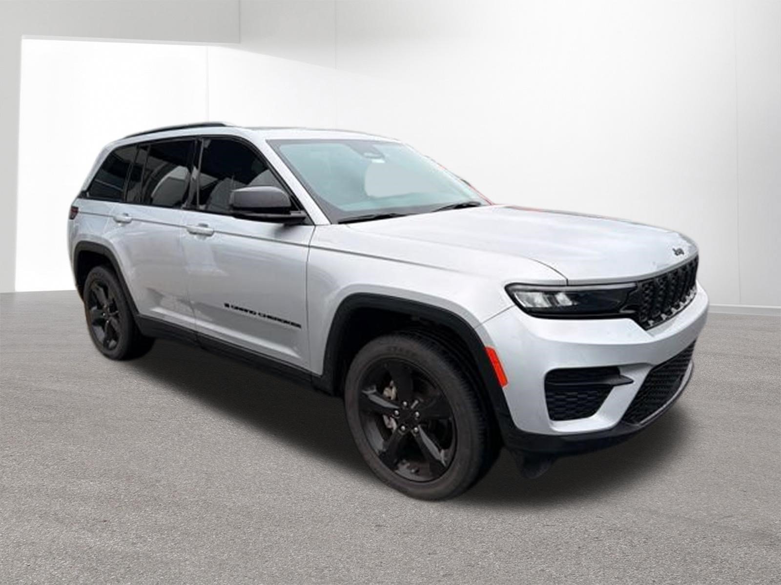 Used 2024 Silver Zynith Jeep Altitude X image 2
