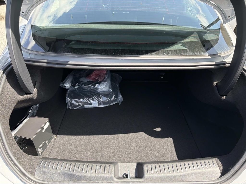 New 2027 MANUFAKTUR Alpine Grey Mercedes-Benz CLA 350 image 5