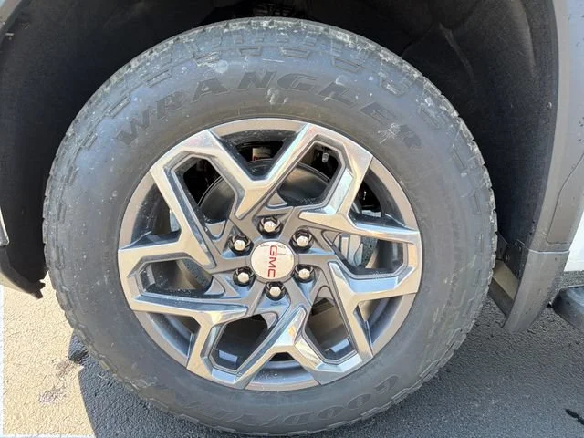 New 2026 Glacier White Tricoat GMC SLT image 30