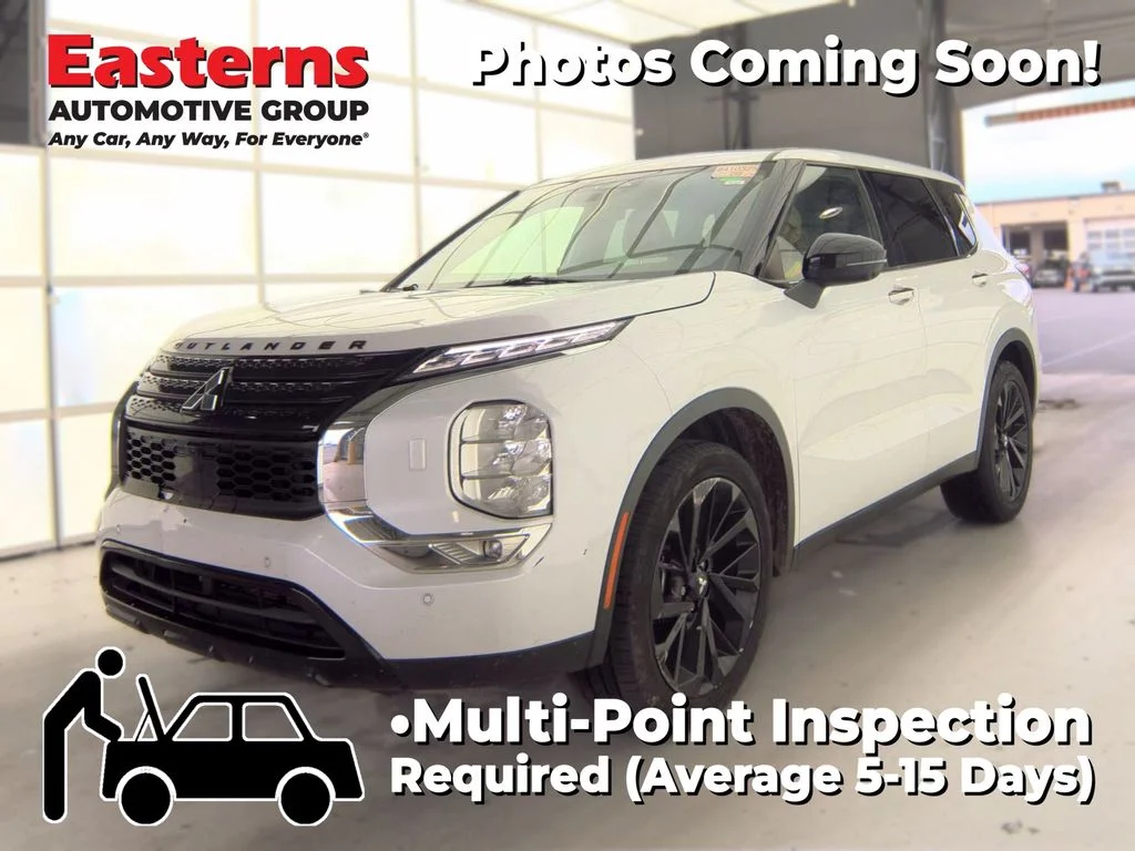 Used 2023 Silver Mitsubishi SE Black Edition image 1