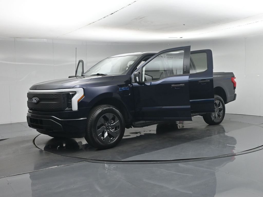 Used 2024 Blue Ford XLT image 33