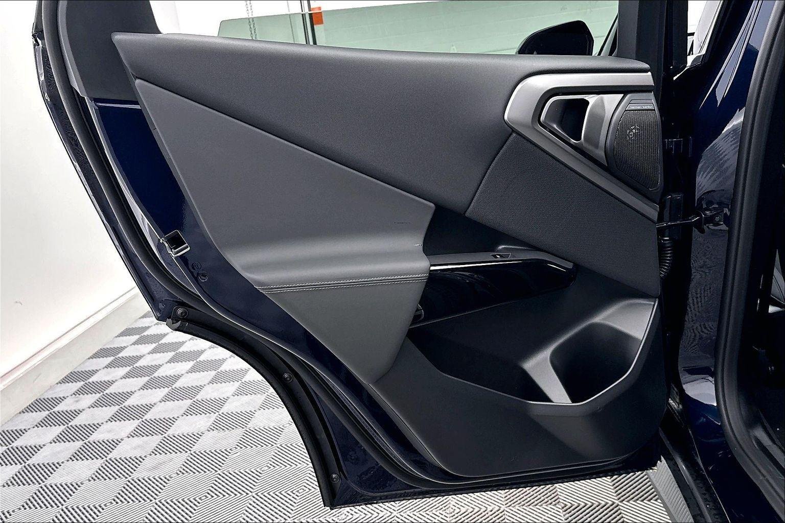 New 2026 Tanzanite Blue II Metallic BMW 30 xDrive image 30