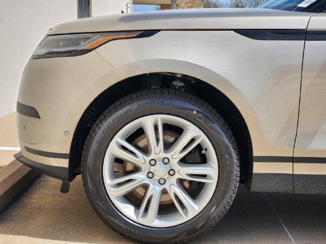 2026 Land Rover Range Rover Velar 6