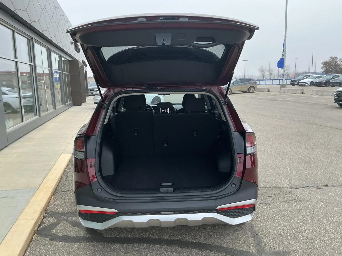 Used 2023  Kia LX image 37