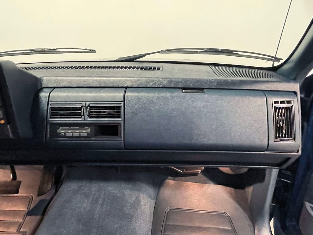 Used 1992  Chevrolet NA image 41